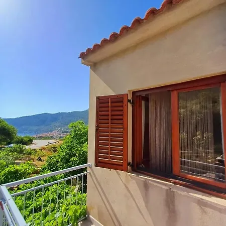 Mihaela Apartment Komiza